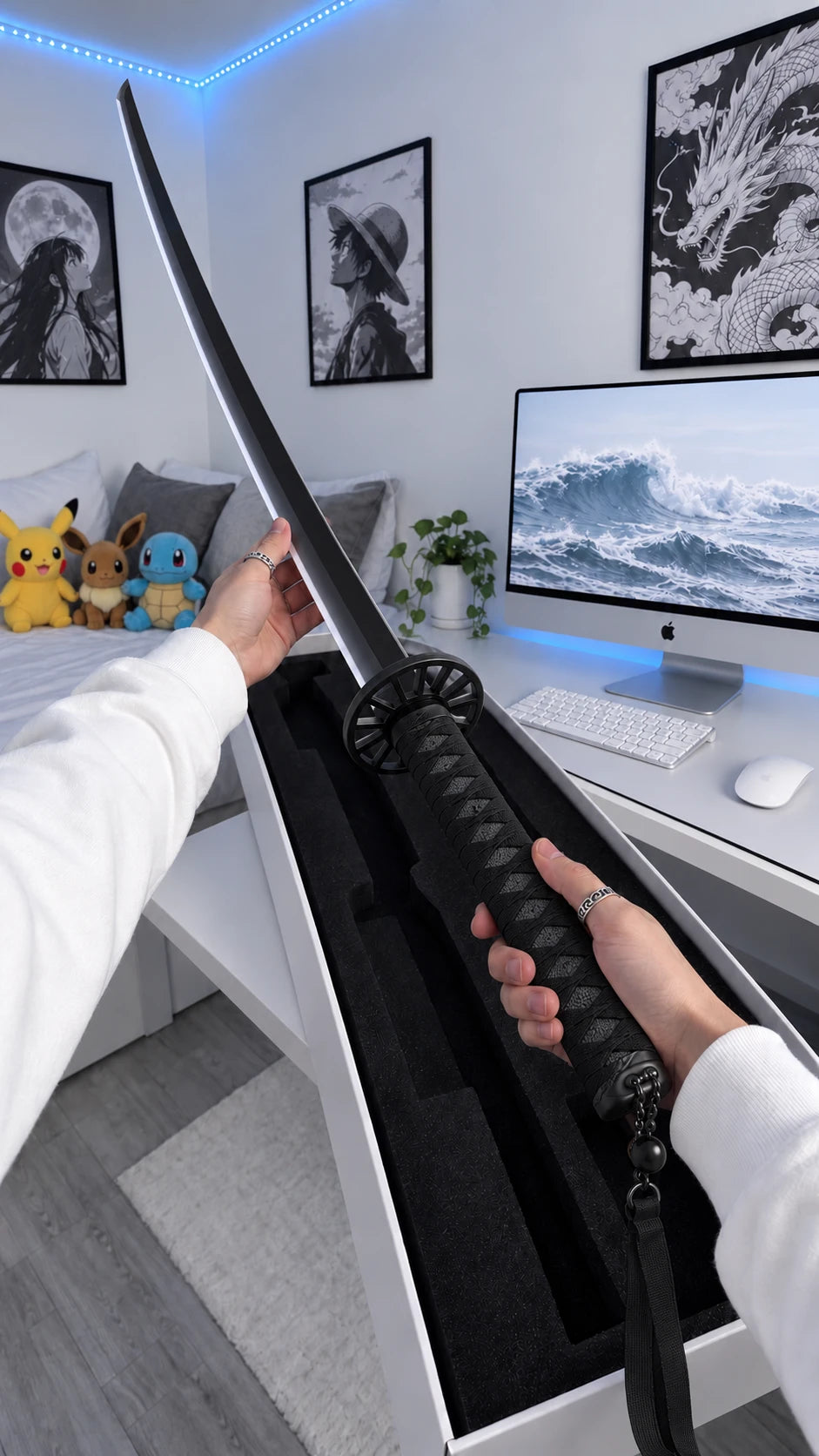 Holding the MISTBOUND Black katana